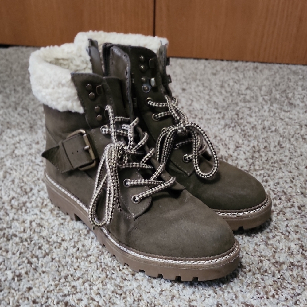 Women's Olive Lace-Up Boots